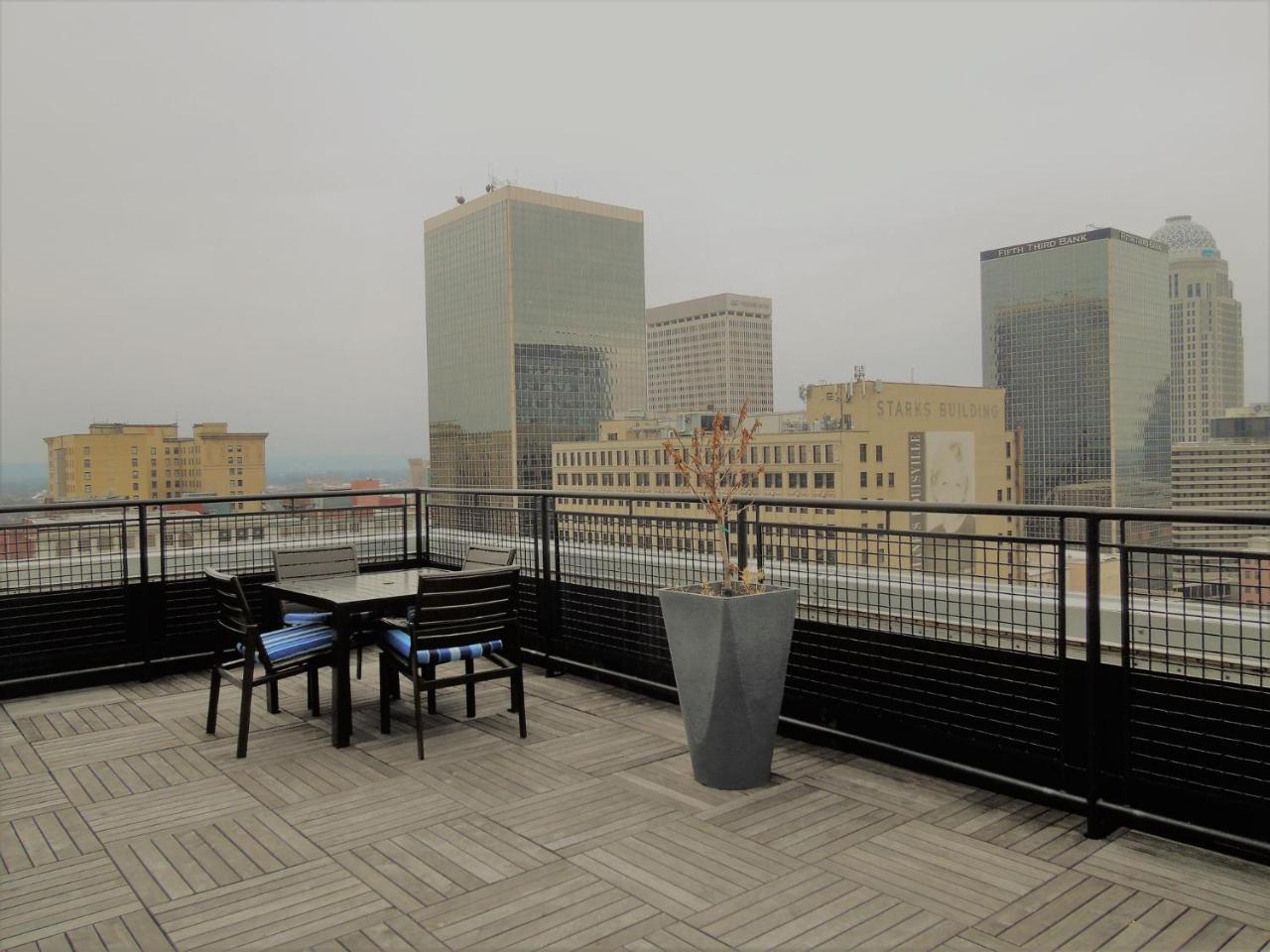 High Rise Downtown Venue Apartment Louisville Exterior photo